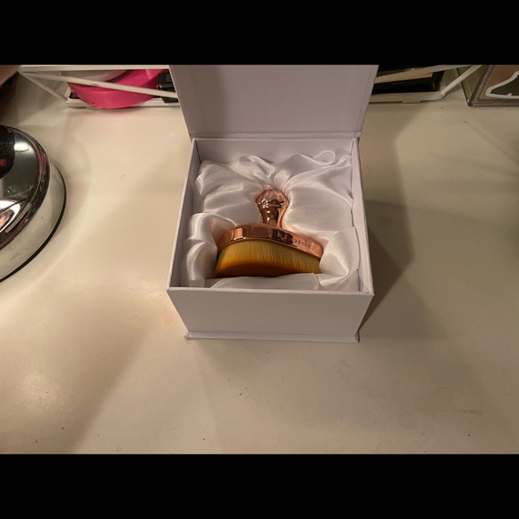 Eloise Mini Teardrop Brush - Picture 3 of 3